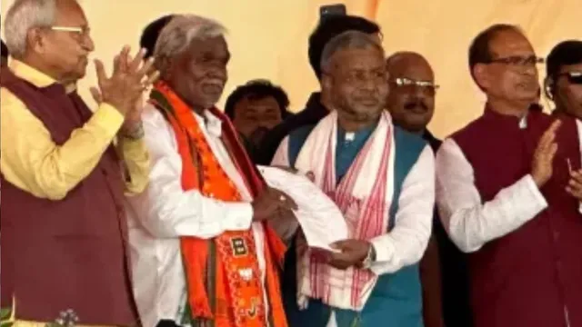 champai-soren-ex-jharkhand-cm-jmm-hemant-soren-leader-joins-bjp-in-presence-of-shivraj-singh-chouhan-himanta-sarma-video-ranchi-latest-updates