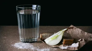 5-incredible-benefits-of-starting-your-day-by-drinking-salted-water-on-empty-stomach