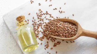 Have You Tried Flaxseed Oil For Your Skin? Check These Amazing Benefits Of Using It Every Night
