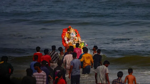 hyderabad-ganesh-idol-green-cap-sparks-muslim-avatar-row-organisers-apologise