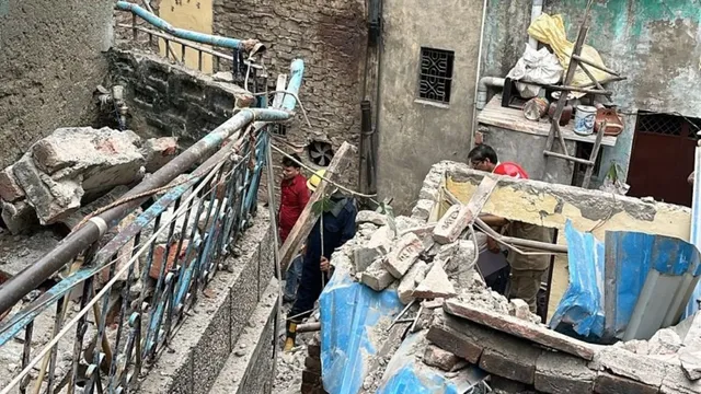 delhi-portion-of-house-collapses-in-karol-bagh-several-feared-trapped-rescue-ops-underway