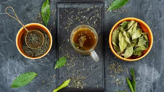 5 Advantages Of Drinking Bay Leaves Water On An Empty Stomach Every Morning