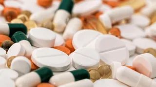 Desis Dive Into Hilarious Meme Fest As Paracetamol Is Among 53 Medicines To Fail CDSCO’s Drug Quality Test