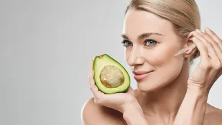 What Are The Benefits Of Using Avocado Oil? Does It Helps In keeping Your Skin Hydrated And Youthful; Known From An Expert