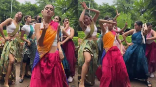 Girl Gang In Sizzling Saree Kills It With Sexy Dance Moves On Naakka Mukka 2 Song; Internet Is In Love | Viral Video