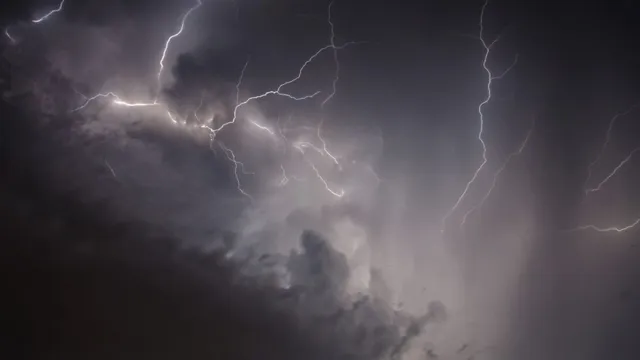 telangana-weather-thunderstorms-likely-over-17-districts-today-hyderabad-to-see-rain-and-gusty-winds