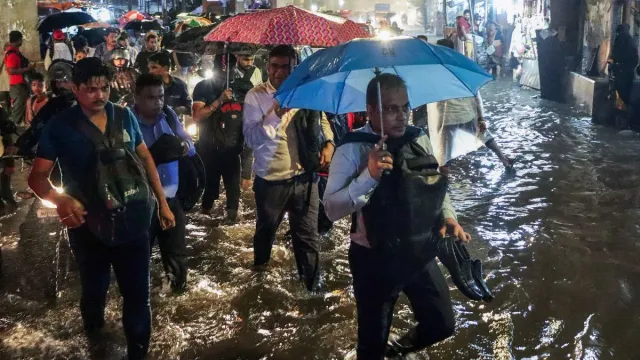 mumbai-bmc-identifies-these-7-key-floodprone-spots-on-railway-lines-after-heavy-rains-batter-city