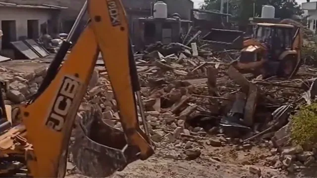 bulldozer-action-in-uttar-pradesh-firozabadshikohabad-development-authority-demolishes-two-illegal-colonies-at-kutakpur-chanaura