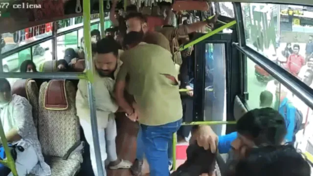 mangaluru-viral-video-man-tries-to-attack-with-screwdriver-as-altercation-escalates-between-staff-inside-crowded-bus