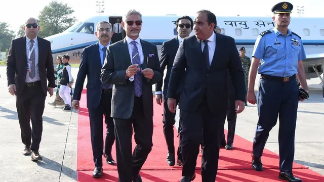 s-jaishankar-arrives-in-pakistan-for-sco-summit-gets-rousing-welcome-at-islamabad-airport-watch