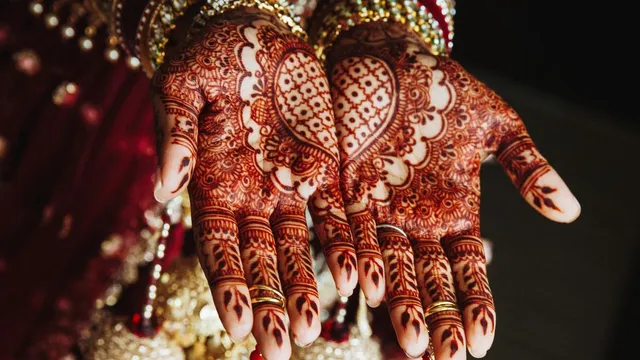 karwa-chauth-2024-mehndi-designs-simple-tips-to-make-your-mehndi-darker