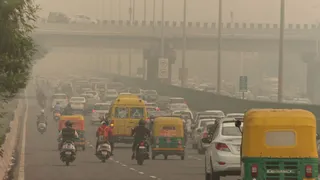Delhi Air Pollution: Delhi-NCR Air Quality Dips To 'Very Poor' Category; AQI Touches 454 As Dense Fog Engulfs Capital