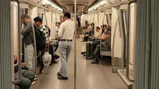 Delhi Metro Uncles Rain ‘Abusive Fire’ At Each Other Allegedly Over Seat Issue | Viral Video