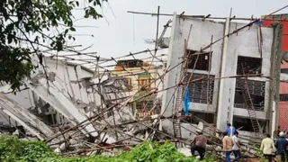 Bengaluru Building Collapse: 1 Worker Dead, 5 Still Trapped As Hennur Structure Crumbles Amid Heavy Rain