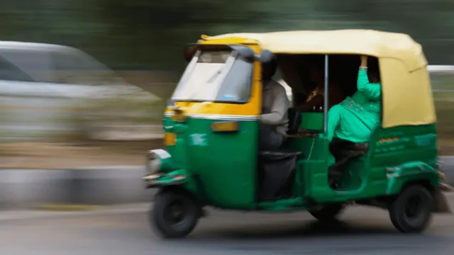 bengaluru-auto-rickshaw-driver-innovative-way-to-help-passengers-learn-kannada-receives-mixed-reactions
