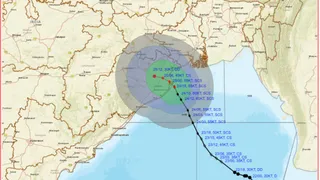 Cyclone Dana Makes Landfall; Lakhs Evacuated Across Odisha, Bengal | Top Updates