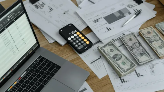 viral-x-post-man-says-rs-25-lpa-salary-is-too-little-for-family-of-three-gets-trolled-by-netizens