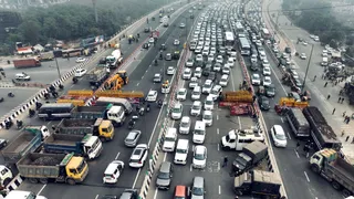Delhi Traffic Advisory: Commuters Asked To Avoid THESE Routes This Weekend Amid Rush Over Concert, Religious Event
