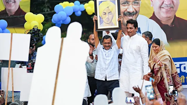 arvind-kejriwal-responds-to-attack-during-delhi-vikaspuri-padyatra-do-you-want-to-kill-me-dares-bjp-to-contest-polls
