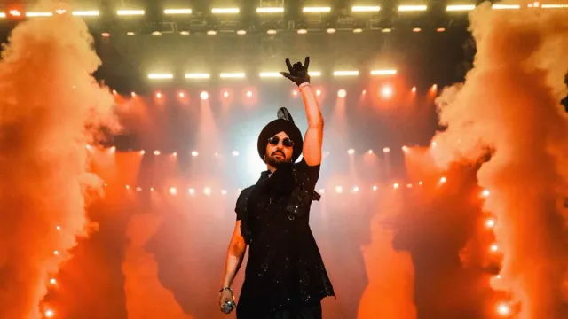 diljit-dosanjh-concert-delhi-tickets-jln-heavy-traffic-advisory-as-excited-fans-throng-jawaharlal-nehru-stadium-video-latest-updates