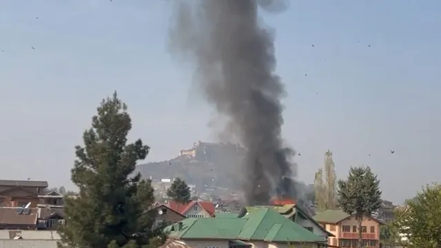 srinagar-encounter-khanyar-terrorists-security-forces-srinagar-encounter-video-jammu-and-kashmir-latest-updates