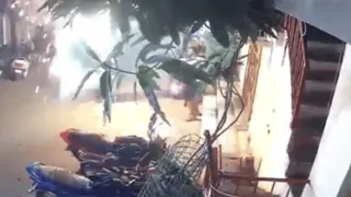 Viral Video: Man Brutally Slapped for Messing With Stranger’s Firecrackers on Diwali | This Is What Happened