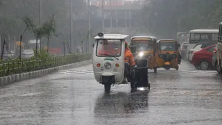 Karnataka Weather: IMD Issues Rain Alert In 14 Districts, Bengaluru Likely To Witness Showers In Next 48 Hours