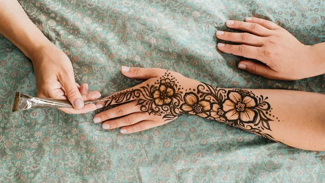 simple-arabic-mehndi-designs-trendy-front-and-back-hand-designs-for-wedding-season
