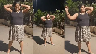Viral Video: Woman’s ‘Cringe’ Posing Tutorial Is Everything Internet Doesn't Want To Do In Front Of Camera | WATCH