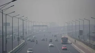 Delhi Air Pollution: Deteriorating AQI Raises Health Concerns; 33% Delhiites Using Cough Syrup, 13% Relying on Inhalers