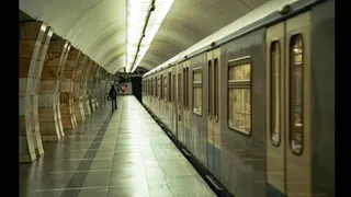 Delhi Metro: Transgender Person Gets Naked Amid Argument With Man | Viral Video
