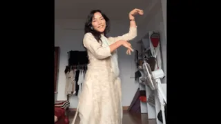 Girl’s ‘Peak Feminine Urge’ To Dance On Janhvi Kapoor’s Chuttamalle Song Gets Internet Nodding Along | Viral Video