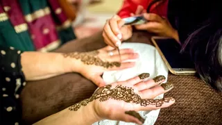 Last-Minute Easy Arabic Mehendi Designs For Front Hand; Floral To Minimal Designs