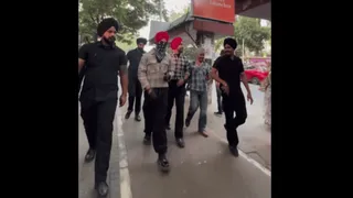 Diljit Dosanjh’s Lookalike Successfully Fools Fans In Pune; Viral Video Gets Mixed Reactions | WATCH