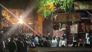 udaipur-city-palace-ruckus-bjp-mla-vishvaraj-singh-maharana-of-mewar-denied-entry-stone-pelting-video