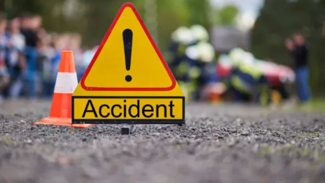up-doctors-accident-agra-lucknow-expressway-accident-mini-pgi-saifai-doctors-death-up-accidents