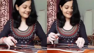 Girl Playing Shah Rukh Khan’s Tere Naina Song On Guitar Makes It Sound Like Veena; Viral Video Wins Internet