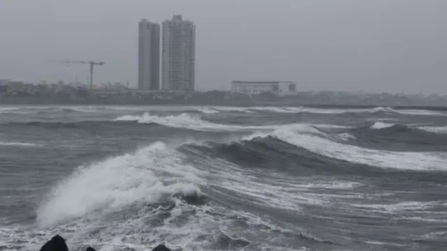 tamil-nadu-rains-update-schools-closed-cyclone-fengal-puducherry-school-closed-imd-weather-update-kerala-rain-alert-bengaluru-weather