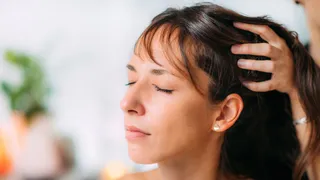 5 Benefits Of Applying Warm Oil On Your Scalp In Winters