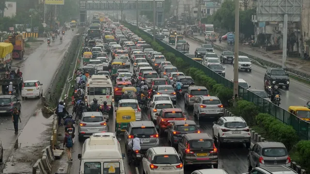 mumbai-traffic-advisory-no-entry-on-these-roads-for-maharashtra-cm-swearingin-ceremony-on-dec-5-check-alternative-routes