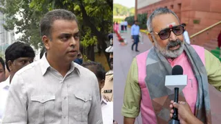 'Blame EVM When They Lose But Not When They Win': Giriraj Singh, Milind Deora Slams Oppn For Approaching SC Over EVM Issue