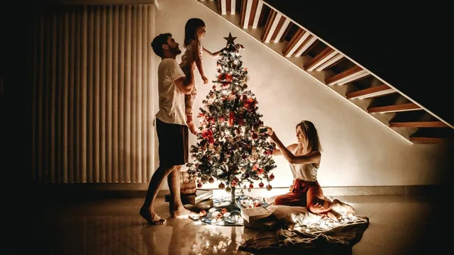 christmas-decoration-ideas-creative-ways-to-decorate-your-christmas-tree