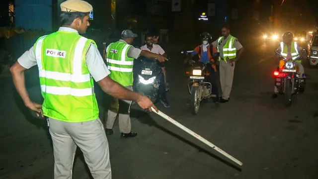mumbai-police-asi-assaulted-with-stick-while-clearing-traffic-jam-in-malad-case-filed