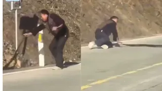 Man In China Fights With Poisonous Snake Single-Handedly On Road; Video Goes Viral