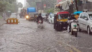 Bengaluru Weather: IMD Forecasts Moderate Rainfall, Heavy Fog Till Dec 28; Know Details