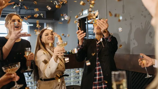 4-perfect-ways-to-end-last-day-of-december-with-your-close-ones