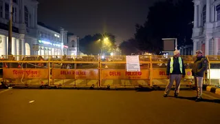 new-years-eve-in-delhi-noida-gurugram-police-intensifies-vehicle-inspections-and-block-routes-at-key-areas