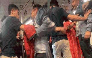 Viral Video: Chaotic Clash Erupts On Delhi Metro Over Man ‘Staring’ At Couple