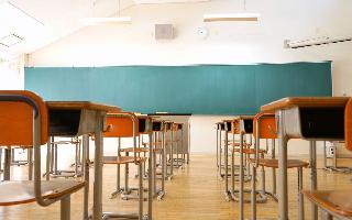 over-300-govt-schools-function-with-single-classrooms-2800-posts-vacant-in-education-department-gujarat-minister