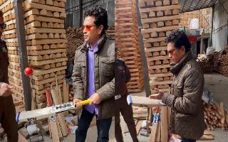sachin-tendulkar-s-kashmir-visit-to-boost-local-crafts-as-little-master-explore-kashmir-willow-bat-industry-watch